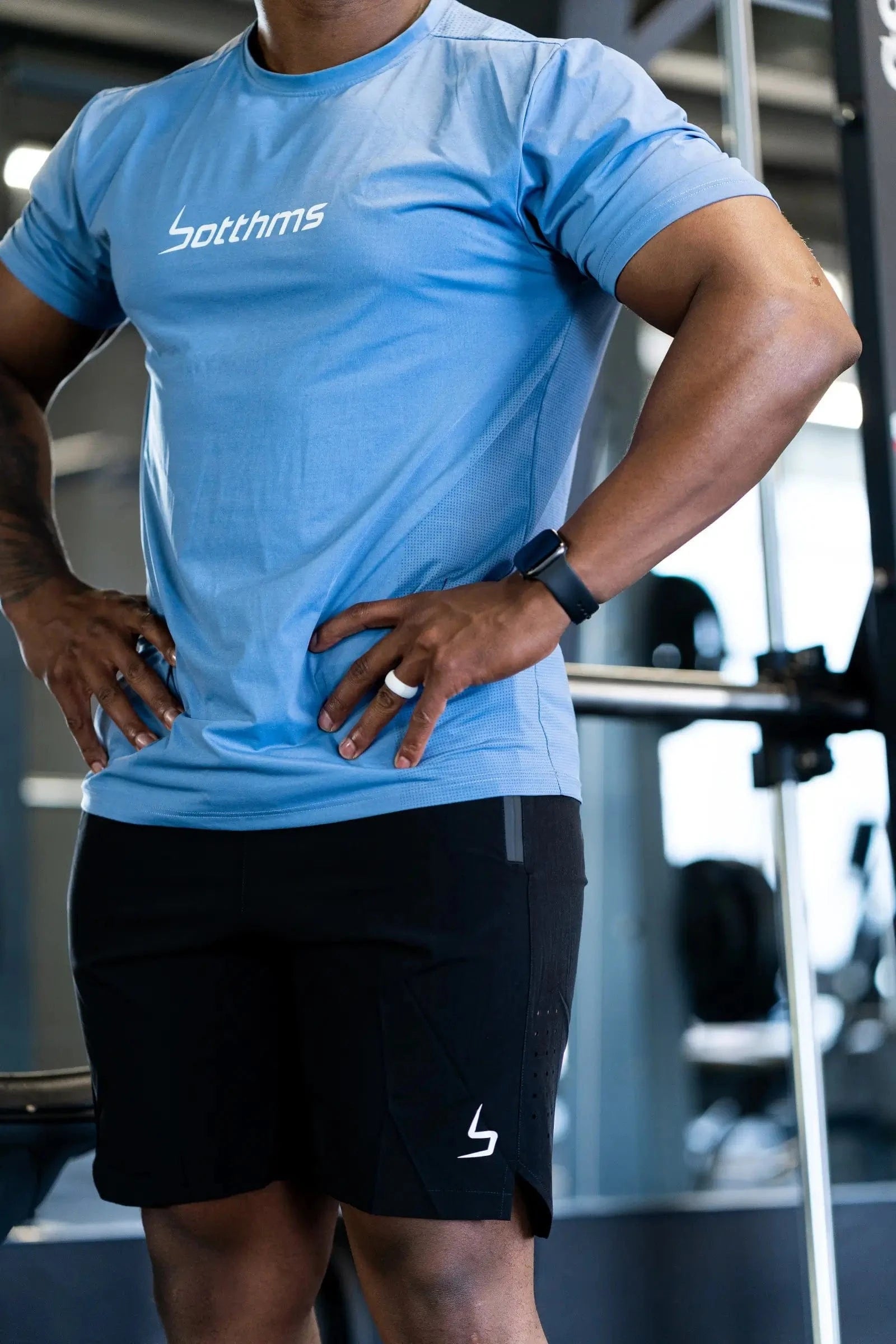 athlete wearing botthms blue sport t-shirt and white silicone ring